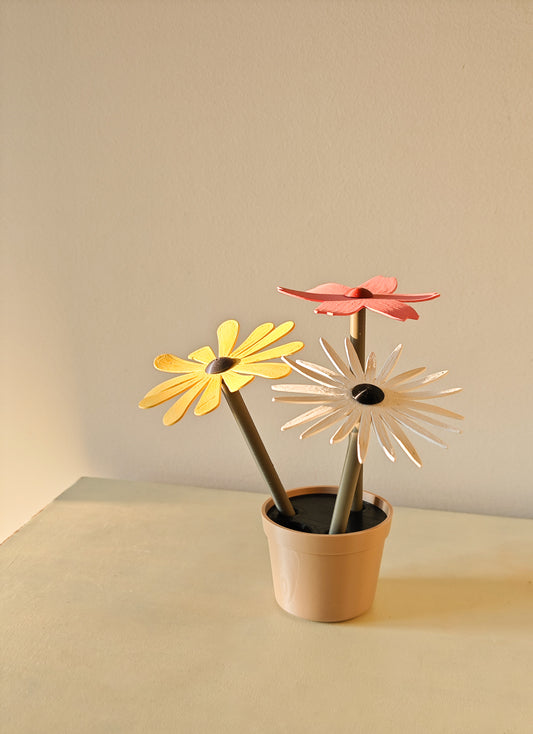 Bloomable Flower Pens & Pot image 1