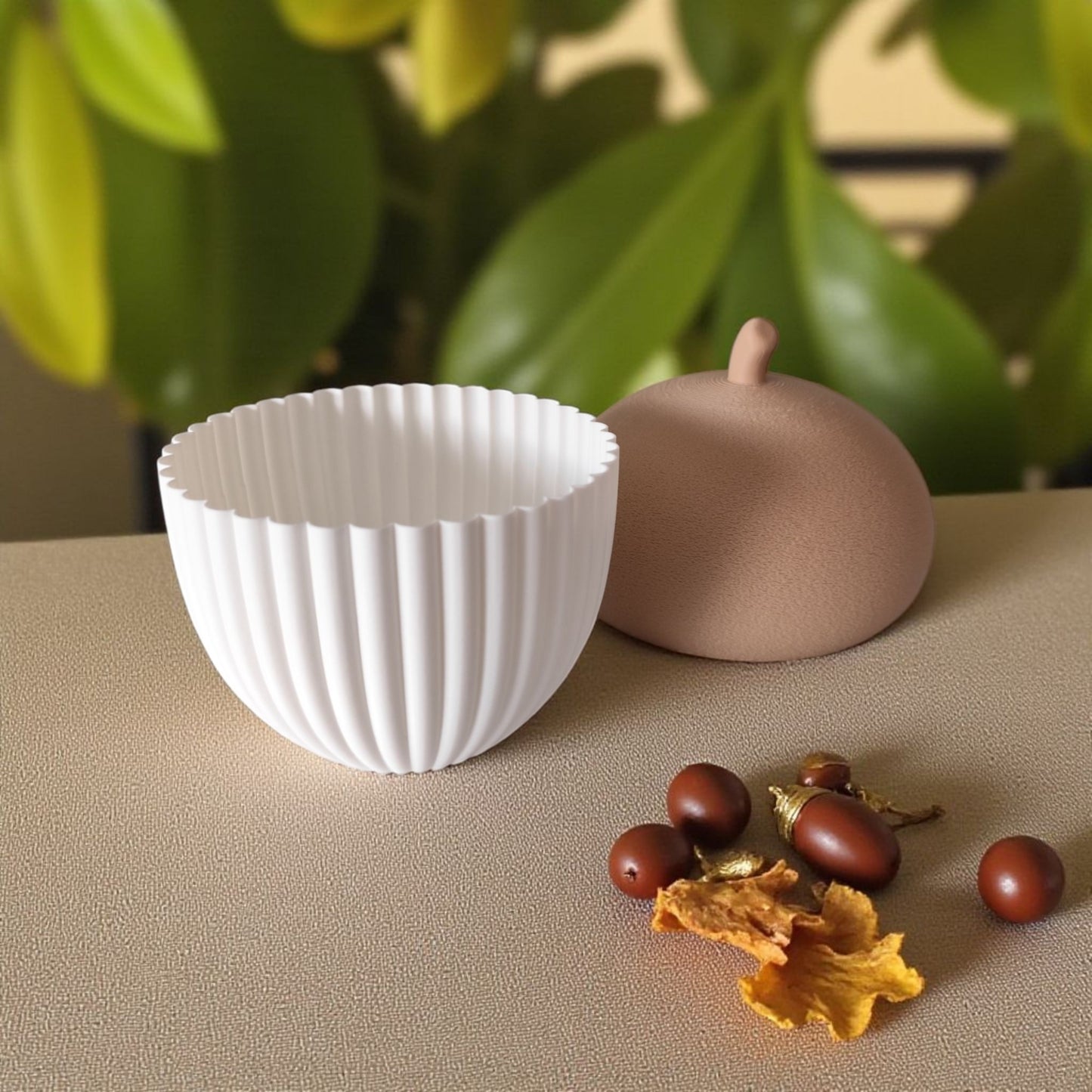 Ribbed Acorn Container – Autumn and Winter Décor