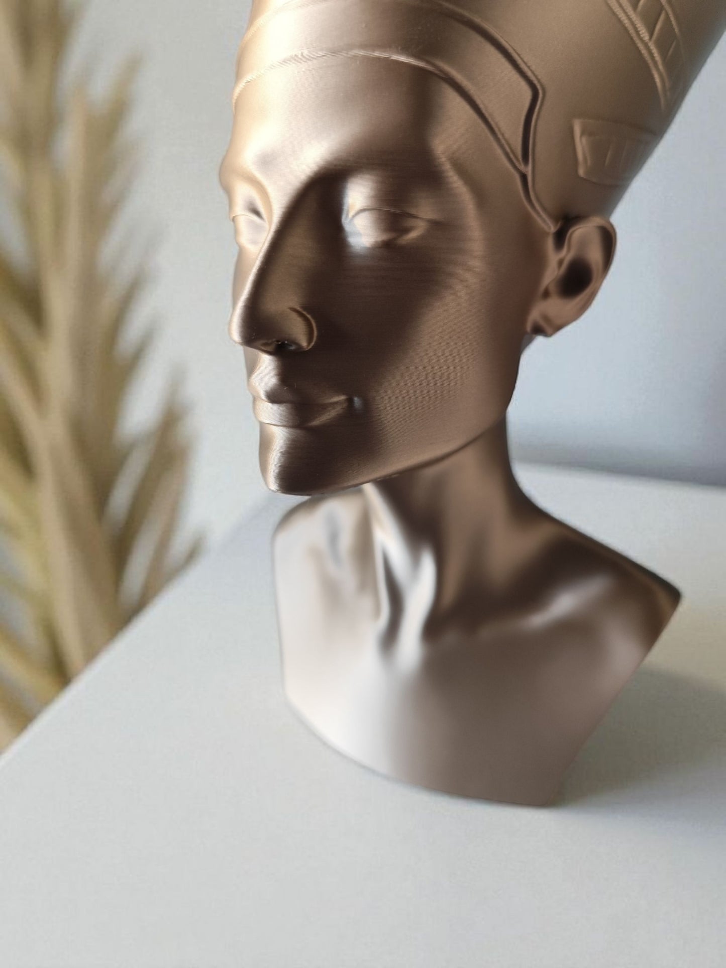 Bust of Nefertiti – Modern Sculpture Display
